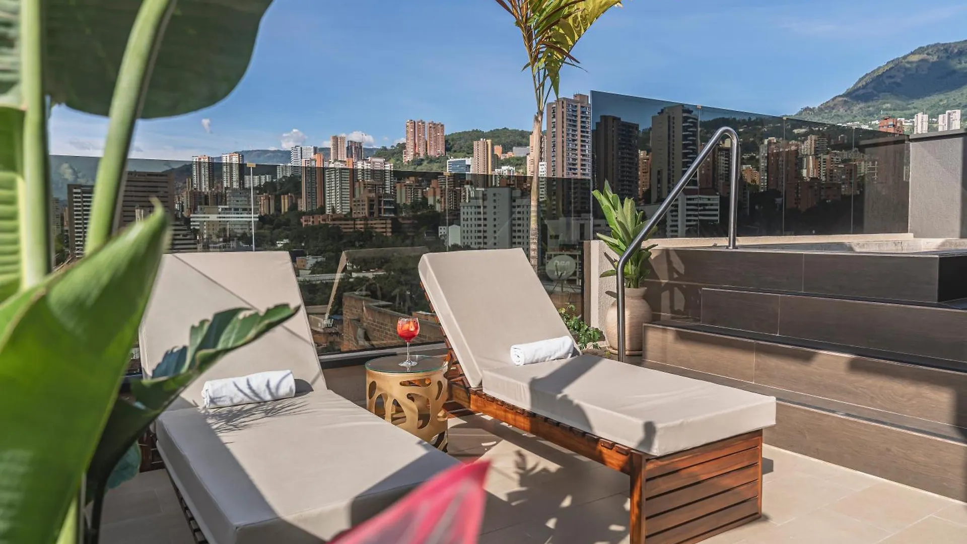 Golden Valley Hotel Medellín