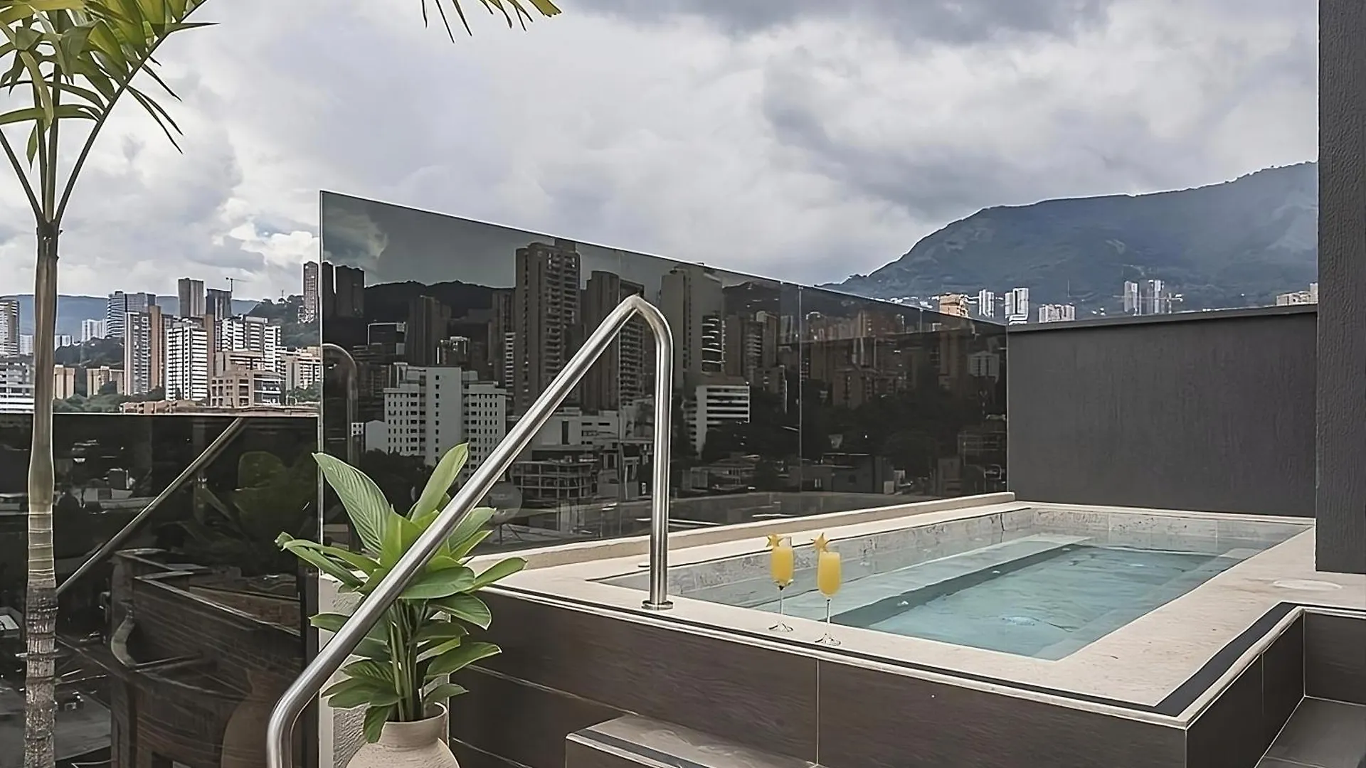 Golden Valley Hotel Medellín