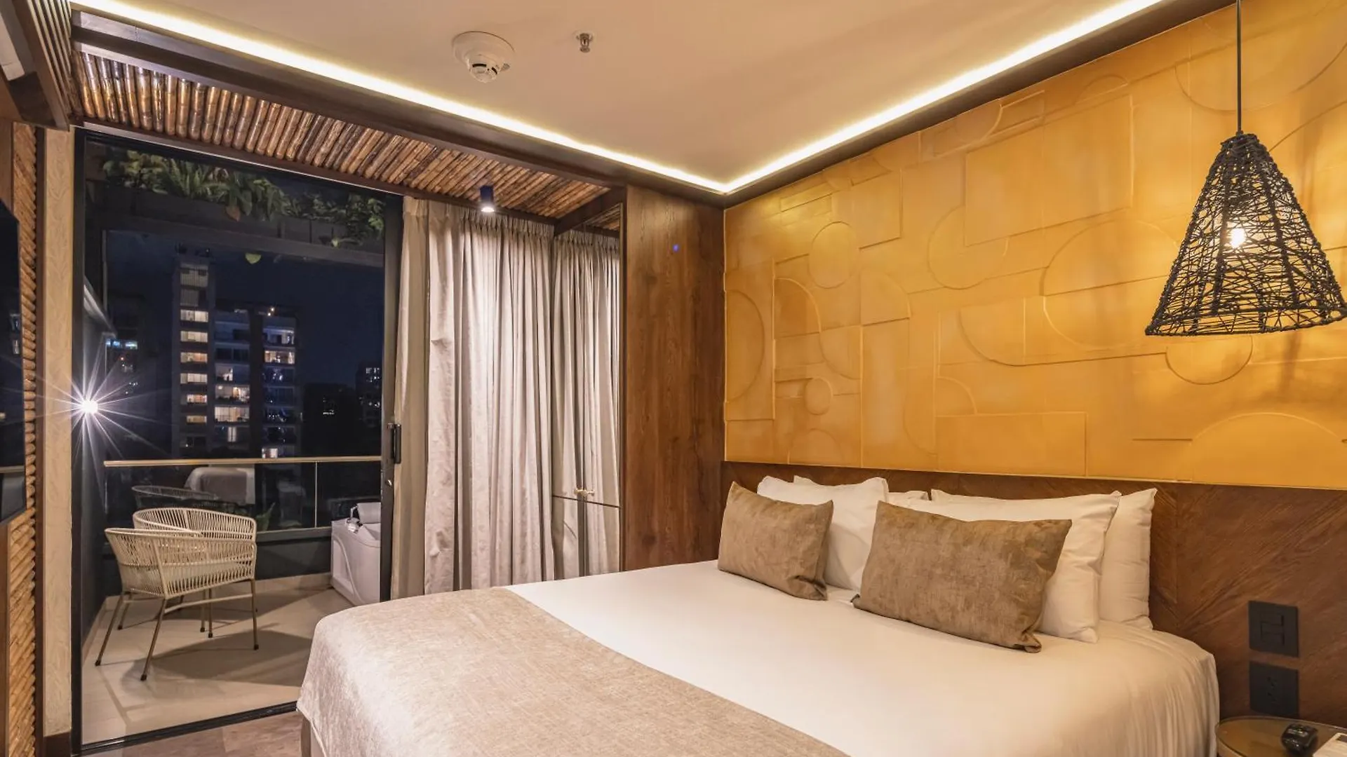 Golden Valley Hotel Medellin 4*,  Colombia